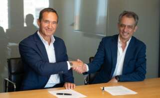 Pierre-Yves Sachet, director de Mobility de Moeve y Carlos Vecino, director general de Comercialización de Naturgy