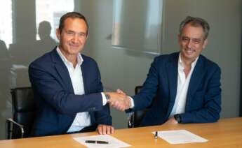 Pierre-Yves Sachet, director de Mobility de Moeve y Carlos Vecino, director general de Comercialización de Naturgy