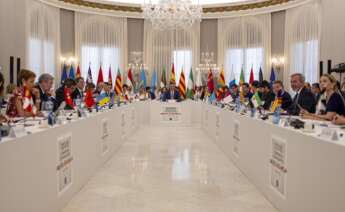 El presidente del Gobierno, Pedro Sánchez, preside la XXVIII Conferencia de Presidentes, en Palau de Pedralbes de Barcelona, a 6 de junio de 2025, en Barcelona, Catalunya (España). Durante la conferencia se abordarán los 16 puntos de la agenda, ampliada tras la inclusión de las demandas de las Comunidades Autónomas, que contemplan entre otros asuntos la reforma de la financiación autonómica, el control de fronteras, la política migratoria, el acceso a la vivienda, la situación energética y la reforma del Poder Judicial. Por primera vez, los presidentes autonómicos pueden intervenir en las lenguas cooficiales de sus territorios con traducción simultánea. Lorena Sopêna / Europa Press 06/6/2025