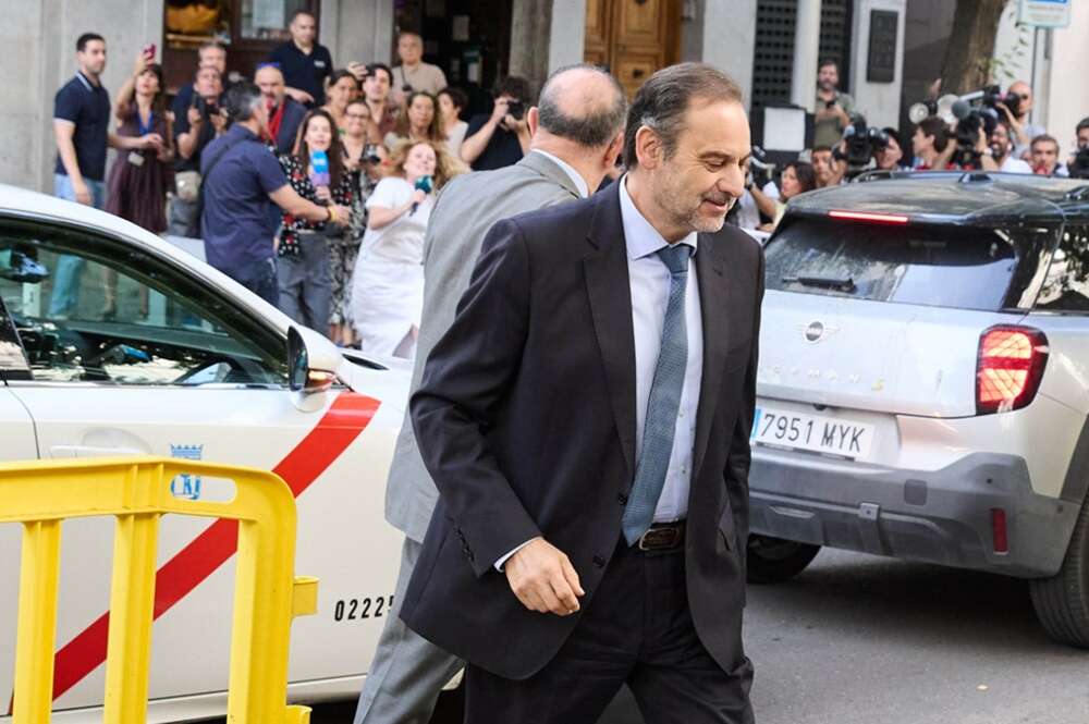 El exministro de Transportes José Luis Ábalos a su llegada al Tribunal Supremo