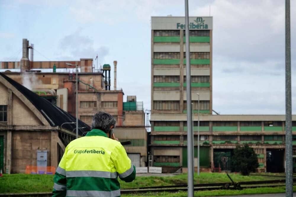 Un trabajador en las instalaciones de Fertiberia.
