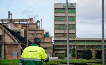 Un trabajador en las instalaciones de Fertiberia.