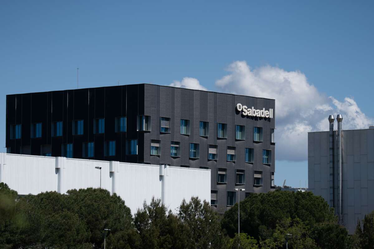 Exterior de la sede de Banco Sabadell. Foto: Europa Press.