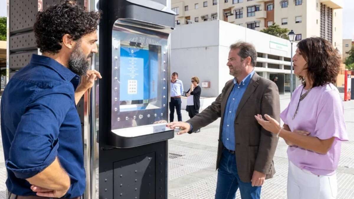 Una de las cabinas telefónicas en Mairena de Aljarafe