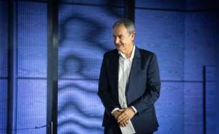 (Foto de ARCHIVO) El expresidente del Gobierno José Luis Rodríguez Zapatero durante un acto conmemorativo del 20º aniversario de la ley que legalizó en España el matrimonio entre personas del mismo sexo, en el Museo del Traje, a 23 de junio de 2025, en Madrid (España). El Gobierno, a través del Ministerio de Igualdad, celebra los 20 años del matrimonio igualitario con la campaña "Sí, seguimos queriendo', que pretende honrar los avances de un país en el que todas las personas pueden sentirse ‘’libres, seguras y orgullosas’’. La ley española del matrimonio entre personas del mismo sexo fue la cuarta que se aprobó en el mundo (el 30 de junio de 2005, dos días después que la de Canadá), pero fue la tercera que entró en vigor, el 3 de julio de 2005. Fernando Sánchez / Europa Press 23 JUNIO 2025;ACTO;LEY;MISMO SEXO;MATRIMONIO;IGUALDAD 23/6/2025
