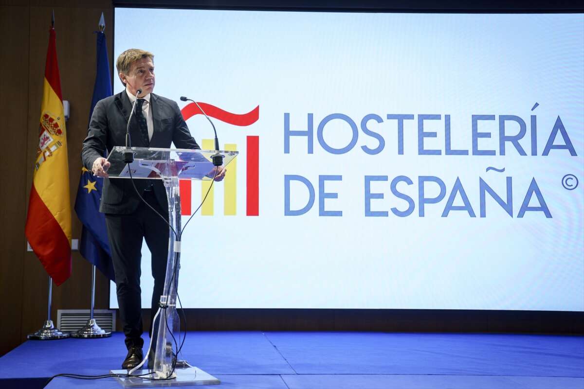 El presidente electo de Hostelería de España, José Luis Álvarez Almeida, interviene durante la Asamblea General Electoral que celebra Hostelería de España, en la Confederación Española de Organizaciones Empresariales (CEOE)
A. Pérez Meca / Europa Press
