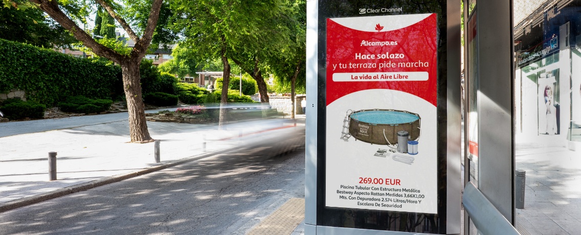 La nueva publicidad exterior inteligente de Alcampo.