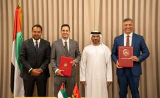 izq a der_Emiliano Espinoza (Cox), Ignacio Carreras (AMEA Power), el embajador de UAE en Angola y el ministro João Baptista Borges