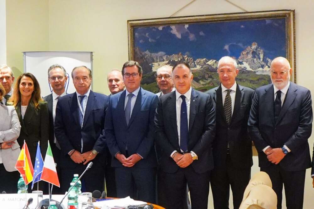 Las delegaciones de CEOE y Confindustria, encabezadas por sus presidentes, Antonio Garamendi y Emanuele Orsini, durante el encuentro bilateral en Roma