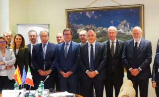 Las delegaciones de CEOE y Confindustria, encabezadas por sus presidentes, Antonio Garamendi y Emanuele Orsini, durante el encuentro bilateral en Roma