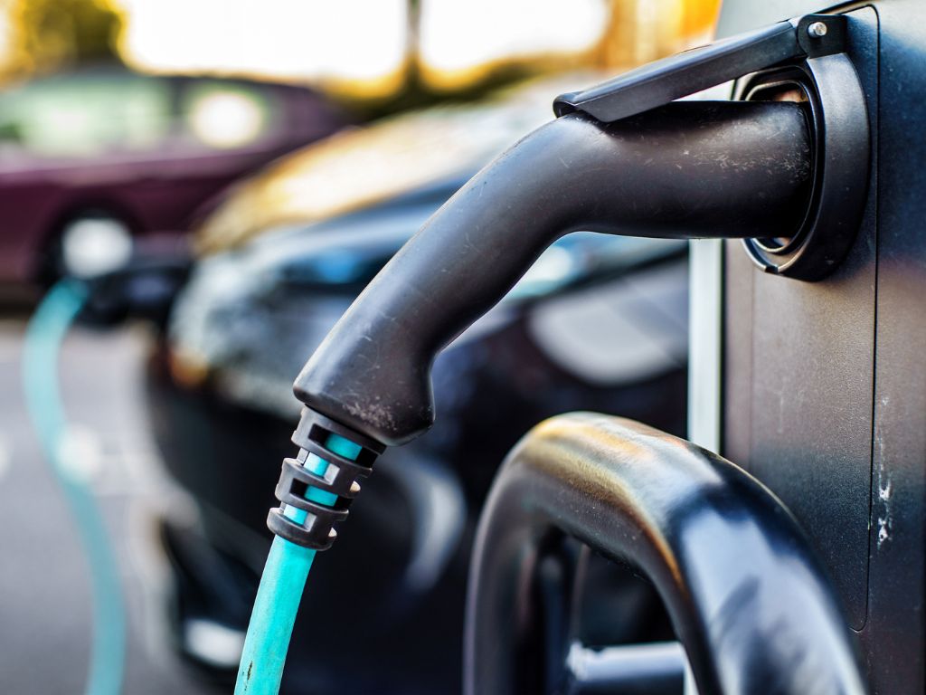 Un carregador d'un vehicle elèctric. Foto: Generalitat de Catalunya.