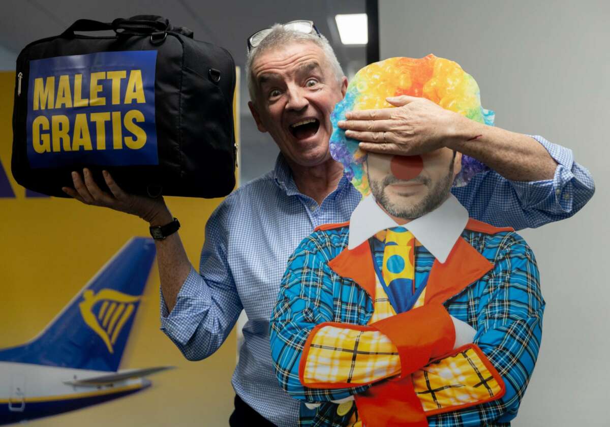 Ryanair ataca y retira rutas en España 