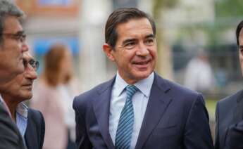 El presidente del BBVA, Carlos Torres Vila, durante la presentación del regreso a Bilbao de la escultura monumental de Eduardo Chillida, 'Elogio del hierro III', en la plaza Chillida del Museo de Bellas Artes, a 12 de septiembre de 2025, en Bilbao, Vizcay