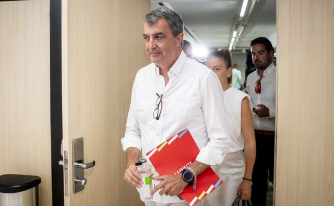 El director de La Vuelta Ciclista a España, Javier Guillén, llega a una rueda de prensa, tras finalizar la Vuelta Ciclista a España 2025, en Madrid (España). Javier Guillén ha comparecido para pronunciarse sobre lo ocurrido durante los últimos días en La Vuelta, y tras los incidentes en Madrid que obligó a parar la ronda española. Desde el pasado 3 de septiembre, cuando La Vuelta pasó por Bilbao, se han venido sucediendo en diferentes puntos de la carrera protestas propalestinas y en contra de la participación del equipo israelí en la competición. Las protestas culminaron ayer en Madrid, obligando a cancelar la última etapa de La Vuelta a España por motivos de seguridad, tras graves incidentes e invasión del recorrido por los manifestantes. La ceremonia de podio también se suspendió y el episodio dejó una huella inédita en el cierre de la ronda española. A. Pérez Meca / Europa Press 15 SEPTIEMBRE 2025;LA VUELTA;DEPORTE;CICLISMO 15/9/2025