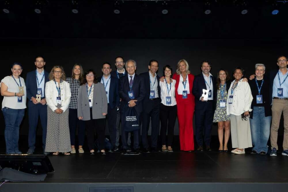 Foto de grupo de los representantes de la FJD asistentes al acto de entrega de los Premios Top 20