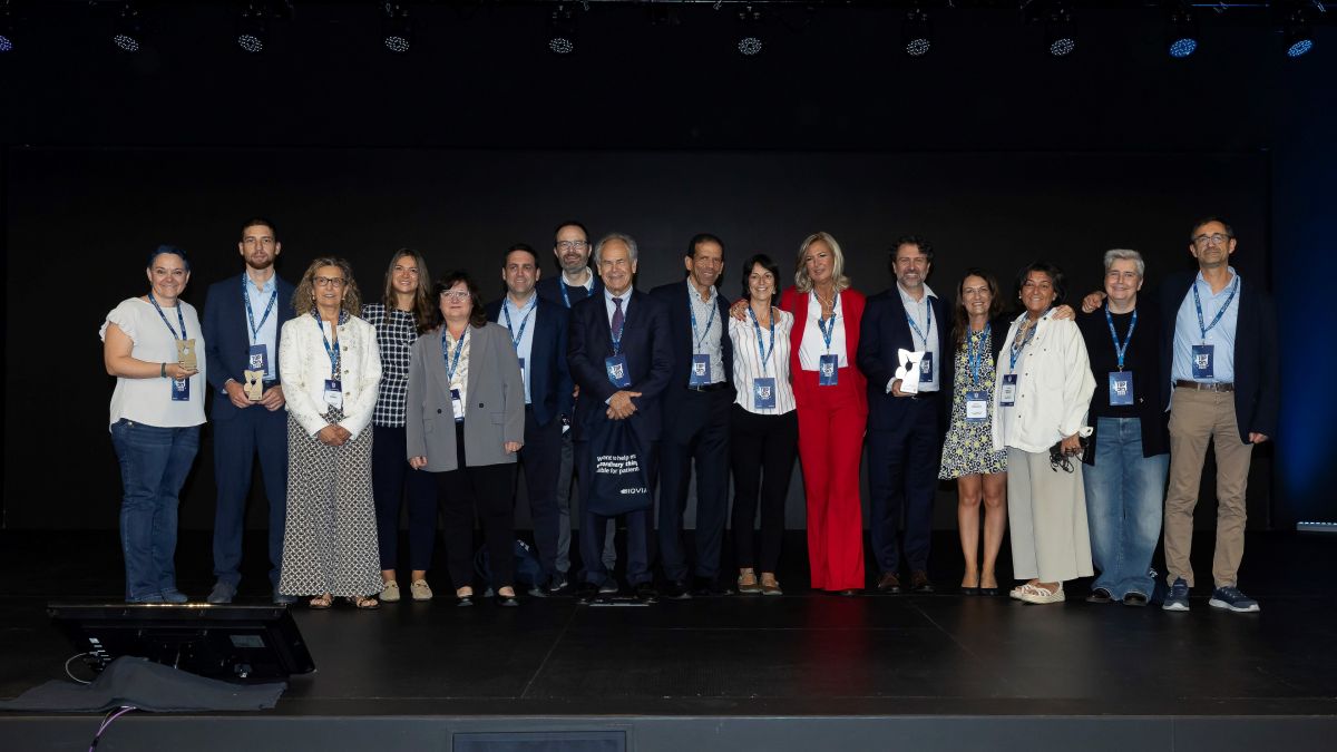 Foto de grupo de los representantes de la FJD asistentes al acto de entrega de los Premios Top 20