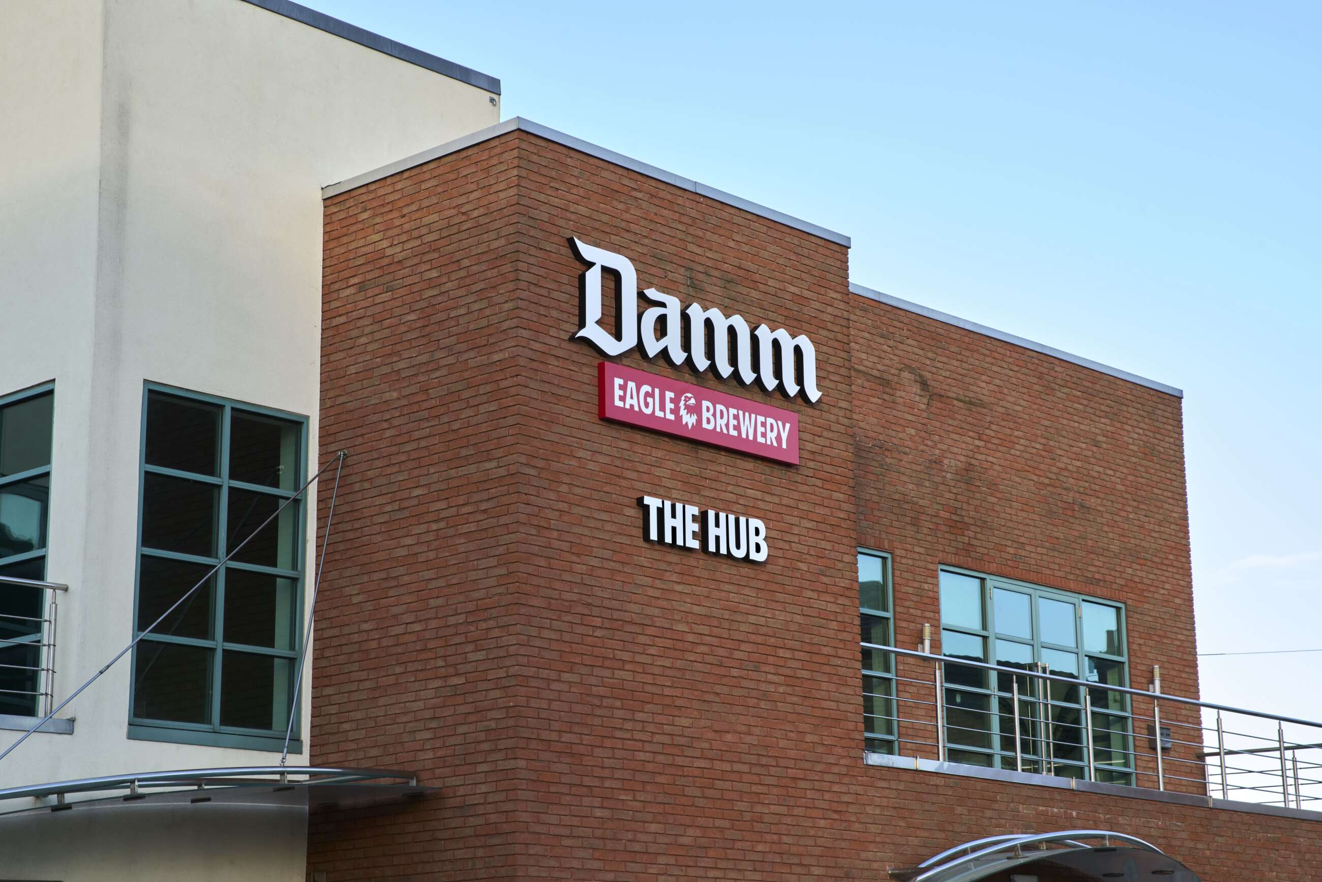 Fábrica de Damm en Reino Unido. Foto: Damm.