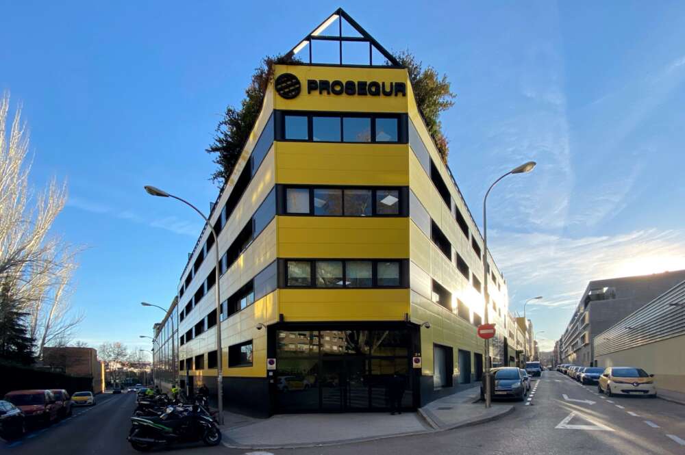 Archivo - Fachada exterior de una de las sedes de la empresa de seguridad Prosegur, Madrid (España)