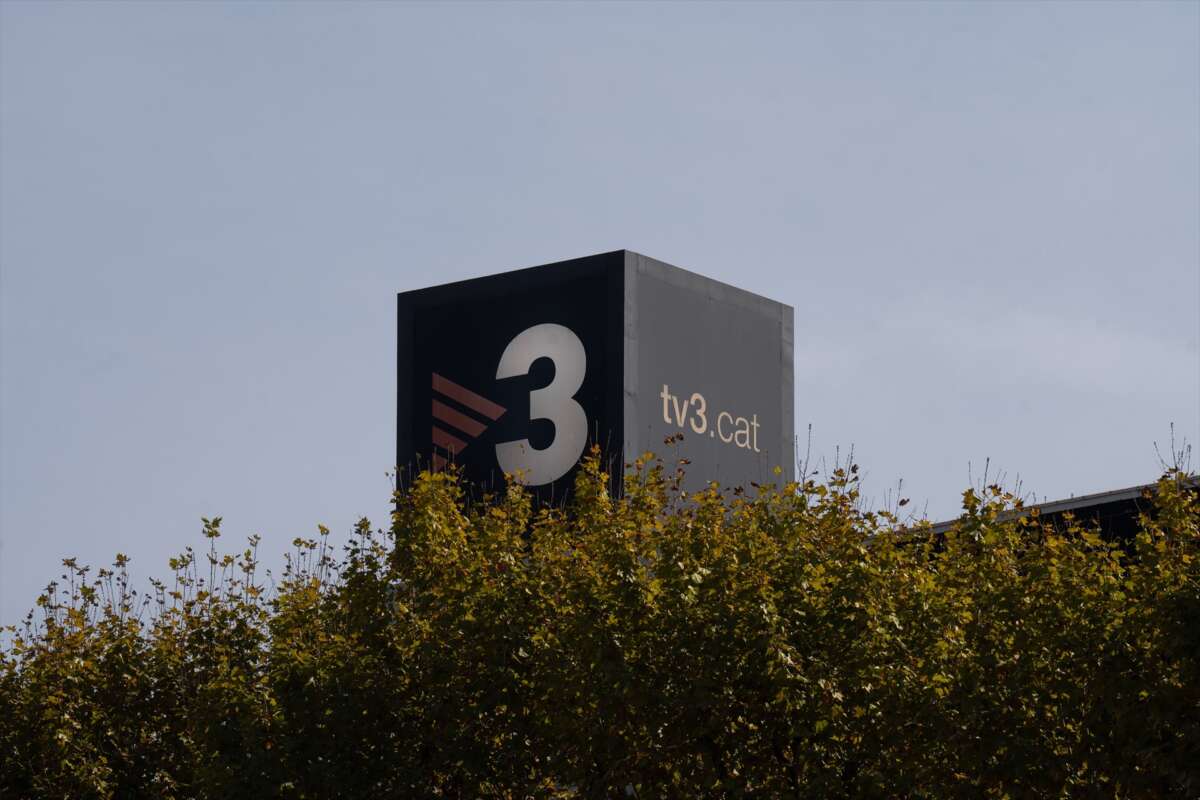 Cartel de TV3 en la sede de 3cat. Foto: David Zorrakino / Europa Press.