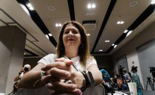La exmilitante socialista Leire Díez durante una rueda de prensa, en el Hotel Novotel, a 4 de junio de 2025, en Madrid (España). Leire Díaz que aparece en diversos audios haciendo gestiones contra mandos de la Unidad Central Operativa (UCO) de la Guardia Civil, ha convocado una comparecencia ante los medios de comunicación, después de haberse reunido ayer en Ferraz con el jefe de los servicios jurídicos del PSOE u haberse dado de baja como afiliada del PSOE. Foto: Carlos Luján / Europa Press