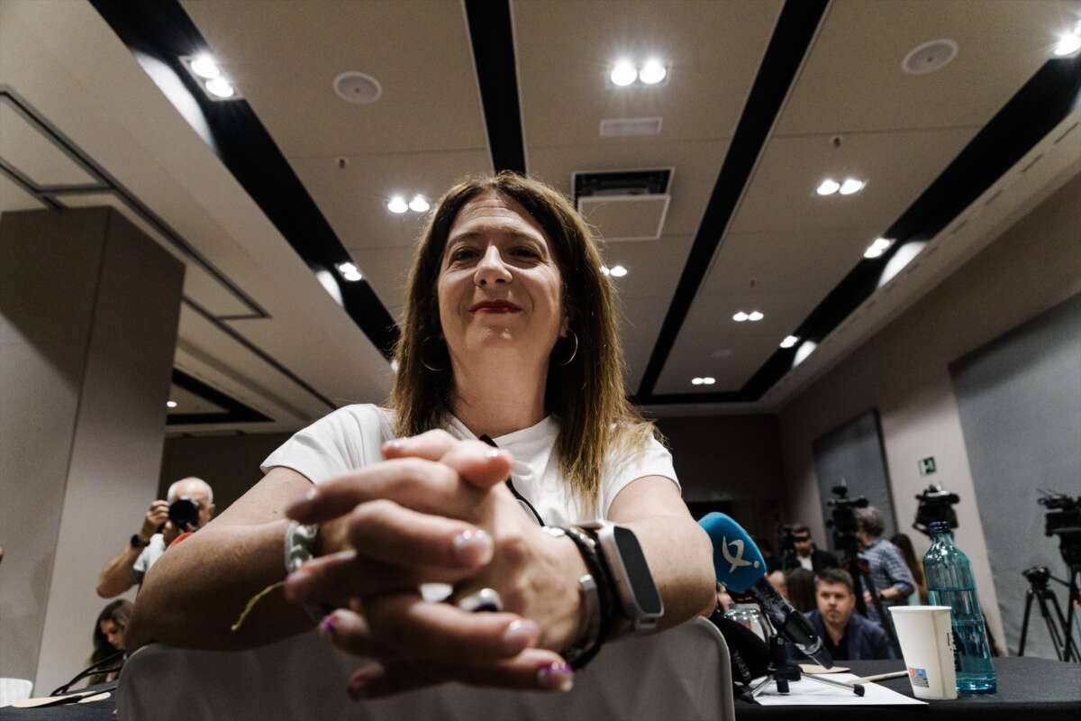 (Foto de ARCHIVO)
La exmilitante socialista Leire Díez durante una rueda de prensa, en el Hotel Novotel, a 4 de junio de 2025, en Madrid (España). Leire Díaz que aparece en diversos audios haciendo gestiones contra mandos de la Unidad Central Operativa (UCO) de la Guardia Civil, ha convocado una comparecencia ante los medios de comunicación, después de haberse reunido ayer en Ferraz con el jefe de los servicios jurídicos del PSOE u haberse dado de baja como afiliada del PSOE.

Carlos Luján / Europa Press
04 JUNIO 2025;PSOE;MADRID;SOCIALISTA;FONATNERA
04/6/2025