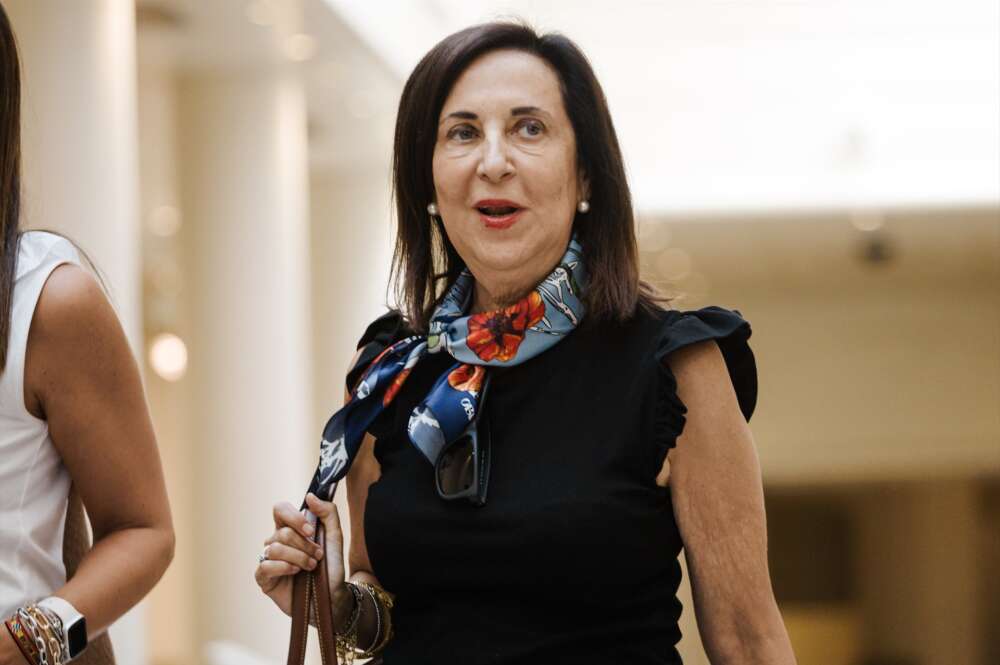 (Foto de ARCHIVO) La ministra de Defensa, Margarita Robles, a su llegada a una sesión de control al Gobierno en el Senado, a 16 de septiembre de 2025, en Madrid (España). El Gobierno se enfrenta una semana más a una sesión de control en la que responderá a las preguntas de los senadores sobre el sector pesquero en el Mediterráneo o el anteproyecto de la quita de la deuda. Además la vicepresidenta tercera y ministra para la Transición Ecológica y el Reto Demográfico abordará la planificación de electricidad 2025-2030 ante la situación en la que se encuentran las redes de distribución de energía eléctrica en España. Carlos Luján / Europa Press 16 SEPTIEMBRE 2025;SESIÓN DE CONTROL;SENADO;SENADORES;MINISTROS;ANTEPROYECTO;ELECTRICIDAD 16/9/2025