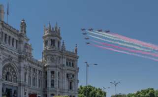 Aviones con la bandera de España en un desfile militar