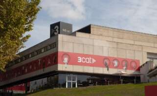 (Foto de ARCHIVO) Fachada de la sede de 3cat, a 30 de octubre de 2023, en Sant Joan Despí, Barcelona, Catalunya (España). ‘3cat’ es la nueva marca que emplean todos los canales de la Corporación Catalana de Mitjans Audiovisuals (CCMA) con excepción de los contenidos infantiles y juveniles, que conservan su propia identidad. La implantación de esta nueva marca en sustitución de TV3 y Catalunya Ràdio identifica todos los contenidos de la corporación. leer menos David Zorrakino / Europa Press 31/10/2023