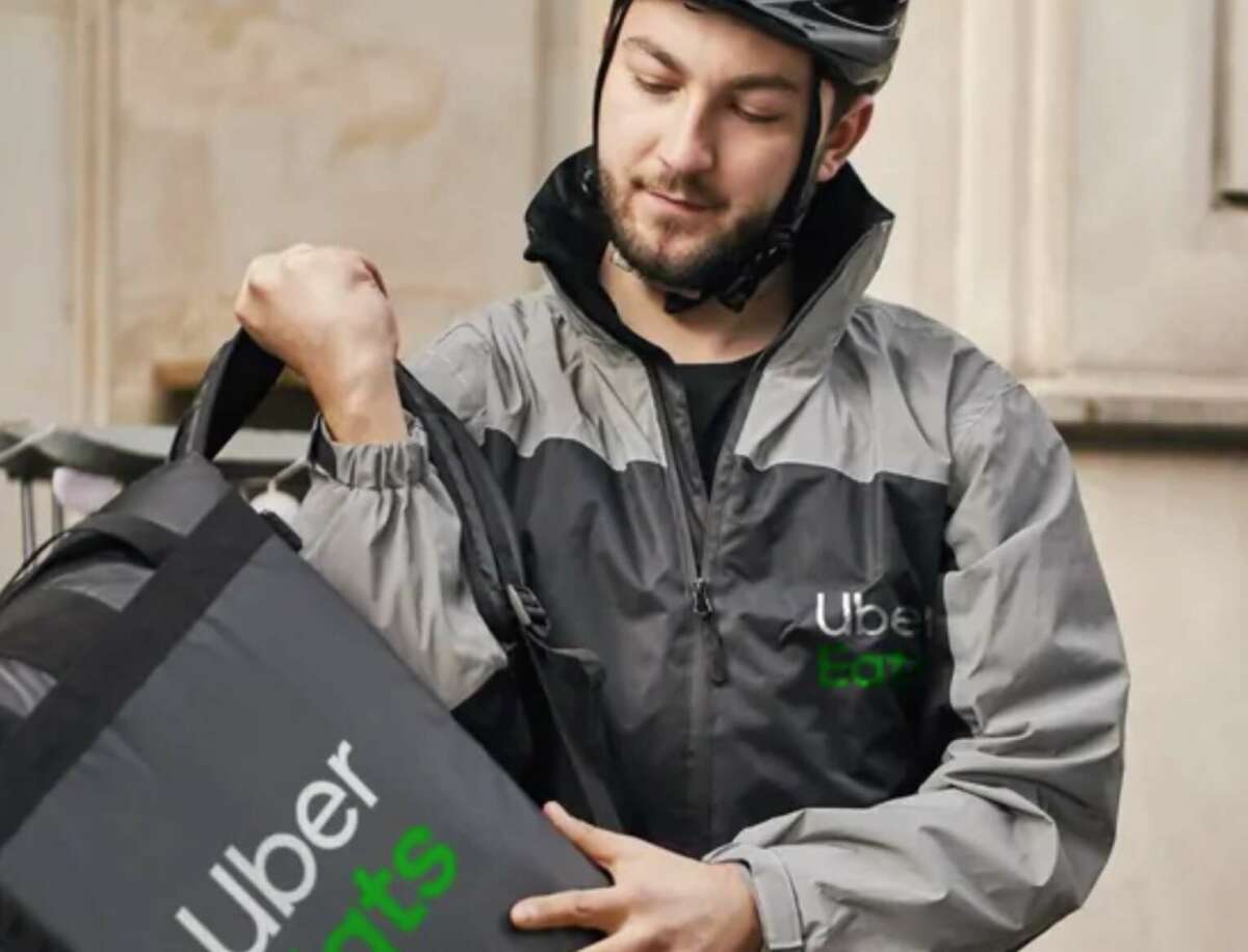 Un repartidor de Uber Eats. Foto: Uber.