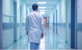 Médico en un hospital | Foto de 123RF/ckybe