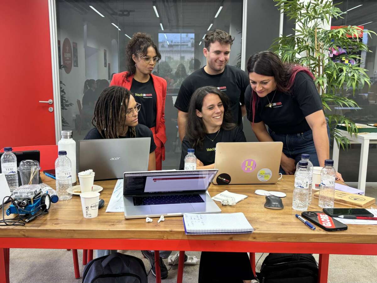 El hackathon de Damm reunió a talento multidisciplinar para desarrollar soluciones disruptivas con inteligencia artificial en el sector de la alimentación y las bebidas. Foto: Damm