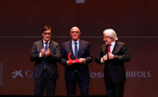 El presidente de Banco Sabadell, Josep Oliu, junto al presidente de la Generalitat de Catalunya, Salvador Illa y el presidente de Foment del Treball, Josep Sánchez Llibre. Foto: Foment del Treball.