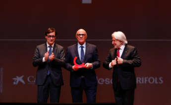 El presidente de Banco Sabadell, Josep Oliu, junto al presidente de la Generalitat de Catalunya, Salvador Illa y el presidente de Foment del Treball, Josep Sánchez Llibre. Foto: Foment del Treball.