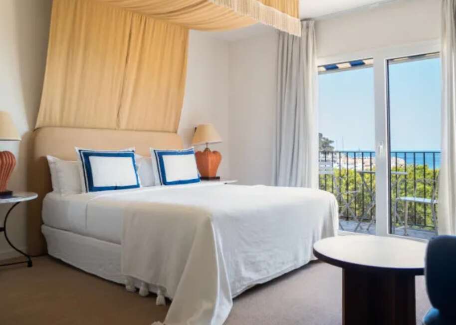 Una de las habitaciones del hotel del grupo Isabella's en el municipio de la Costa Brava de Llafranch. Foto: Isabella's.