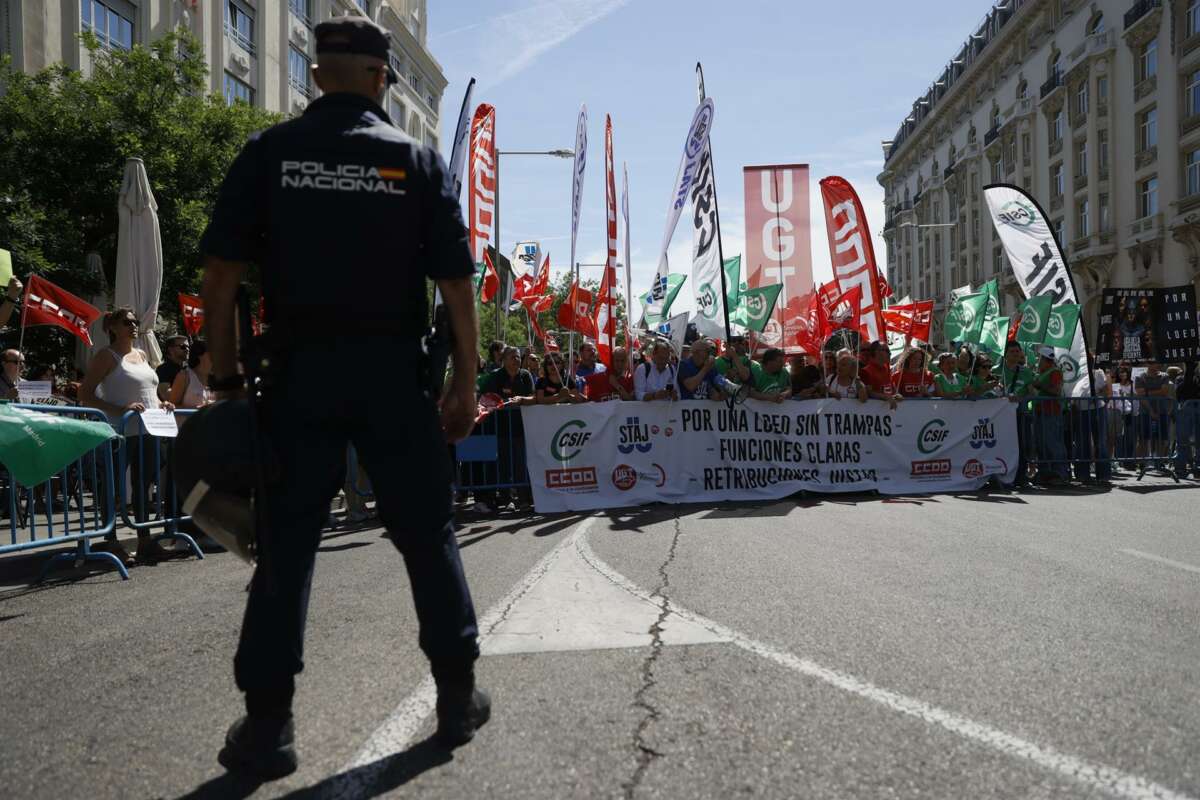 Policias nacionales funcionarios