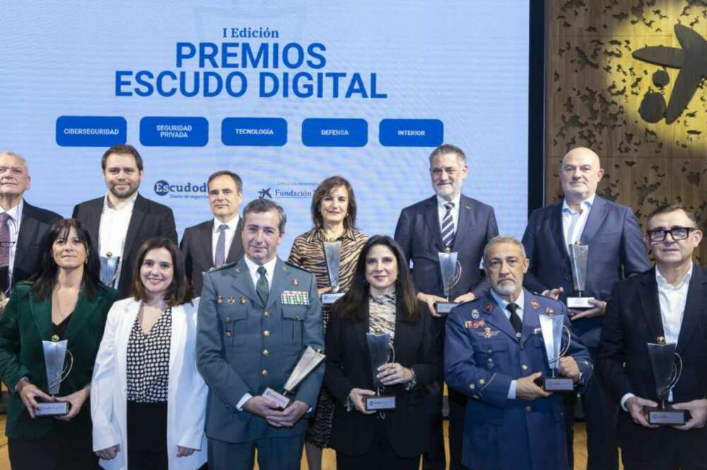 El mundo de la seguridad y la defensa arropa la primera edición de los Premios Escudo Digital
