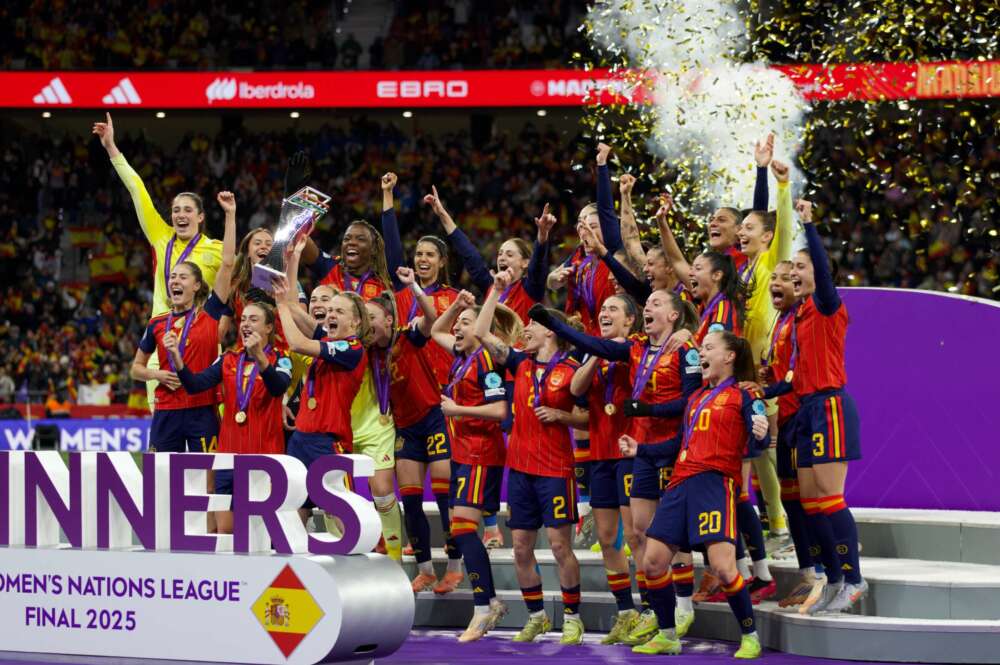 Las jugadoras de la selección española celebran el título de la Nations League Femenina. Foto: Cristina Tubilla,
