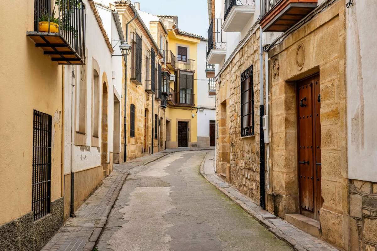 Airbnb da un paso más allá junto a Pueblos Mágicos en Fitur 2026