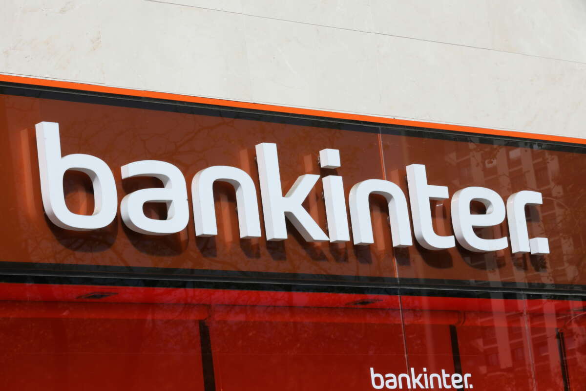 Archivo - Letrero del banco Bankinter, en Madrid (España), a 25 de marzo de 2020.