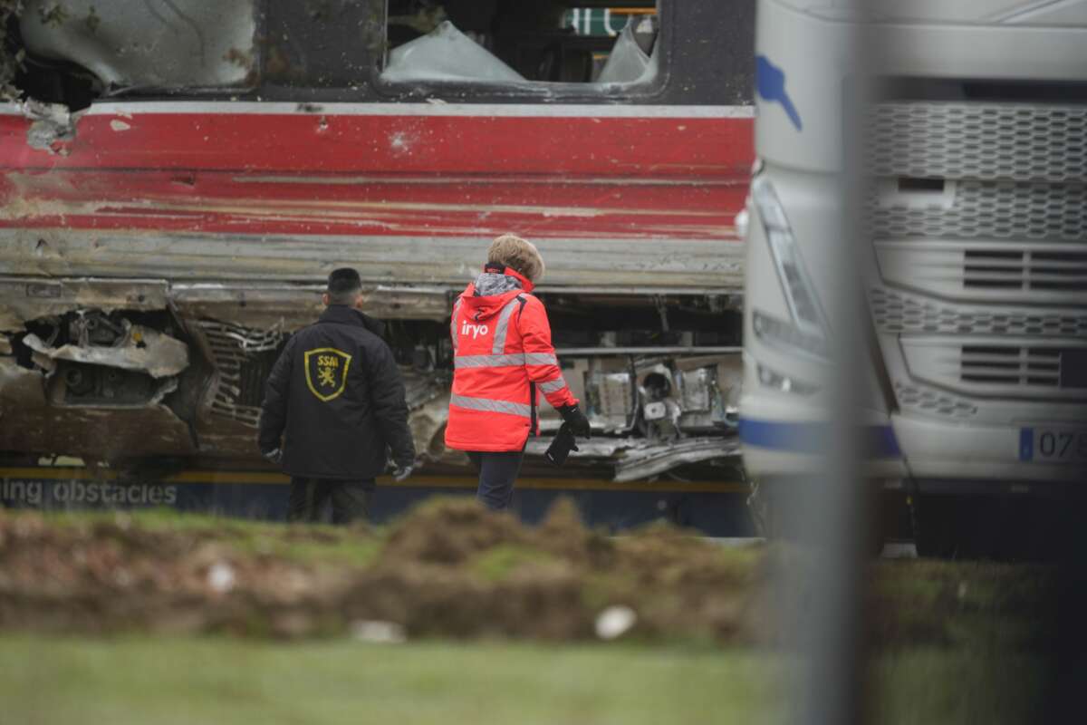 Imagen de los trabajos de rescate de los convoyes de trenes accidentados en la zona del suceso en Adamuz (Córdoba). A 21 de enero de 2026, en Adamuz, Córdoba (Andalucía, España). Los trabajos en la zona del accidente ferroviario en Adamuz (Córdoba) contin