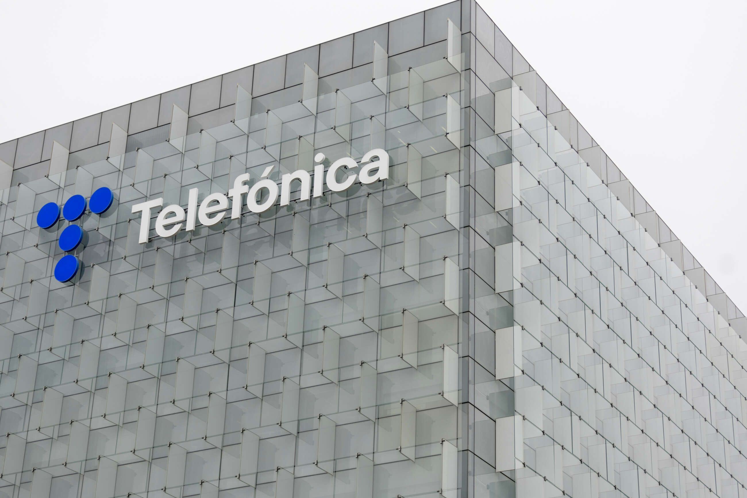 Fachada de la sede de Telefónica