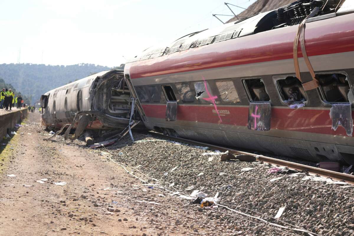 Uno de los vagones del tren de Iryo que descarriló en Adamuz, Córdoba, Andalucía