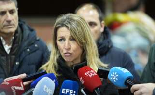 La vicepresidenta segunda del Gobierno y ministra de Trabajo y Economía Social, Yolanda Díaz, atiende a los medios en el marco de una visita realizada al puesto de mando avanzado y mantiene un encuentro con los trabajadores que participan en las labores d