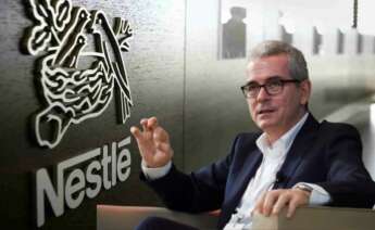 La retirada de lotes contaminados obliga a la multinacional a acelerar su producción en Europa mientras autoridades y familias españolas vigilan posibles problemas de suministro y confianza en la nutrición infantil