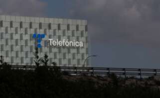 Archivo - Fachada de la sede de Telefónica