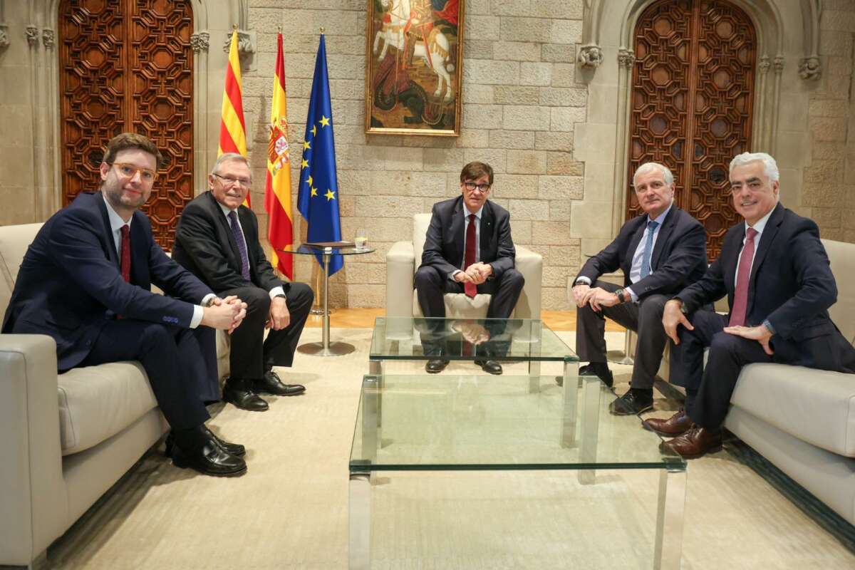 Encuentro entre el presidente de Bondalti, João de Mello; el presidente de la Generalitat de Catalunya, Salvador Illa, y el exdirector de Dow, Anton Valero. Foto: Bondalti.