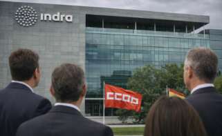 Comisiones Obreras e Indra en un montaje apoyado con IA