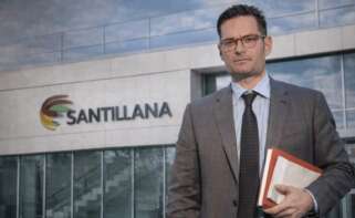 Montaje apoyado con IA del nuevo presidente de Santillana, Joseph Oughourlian