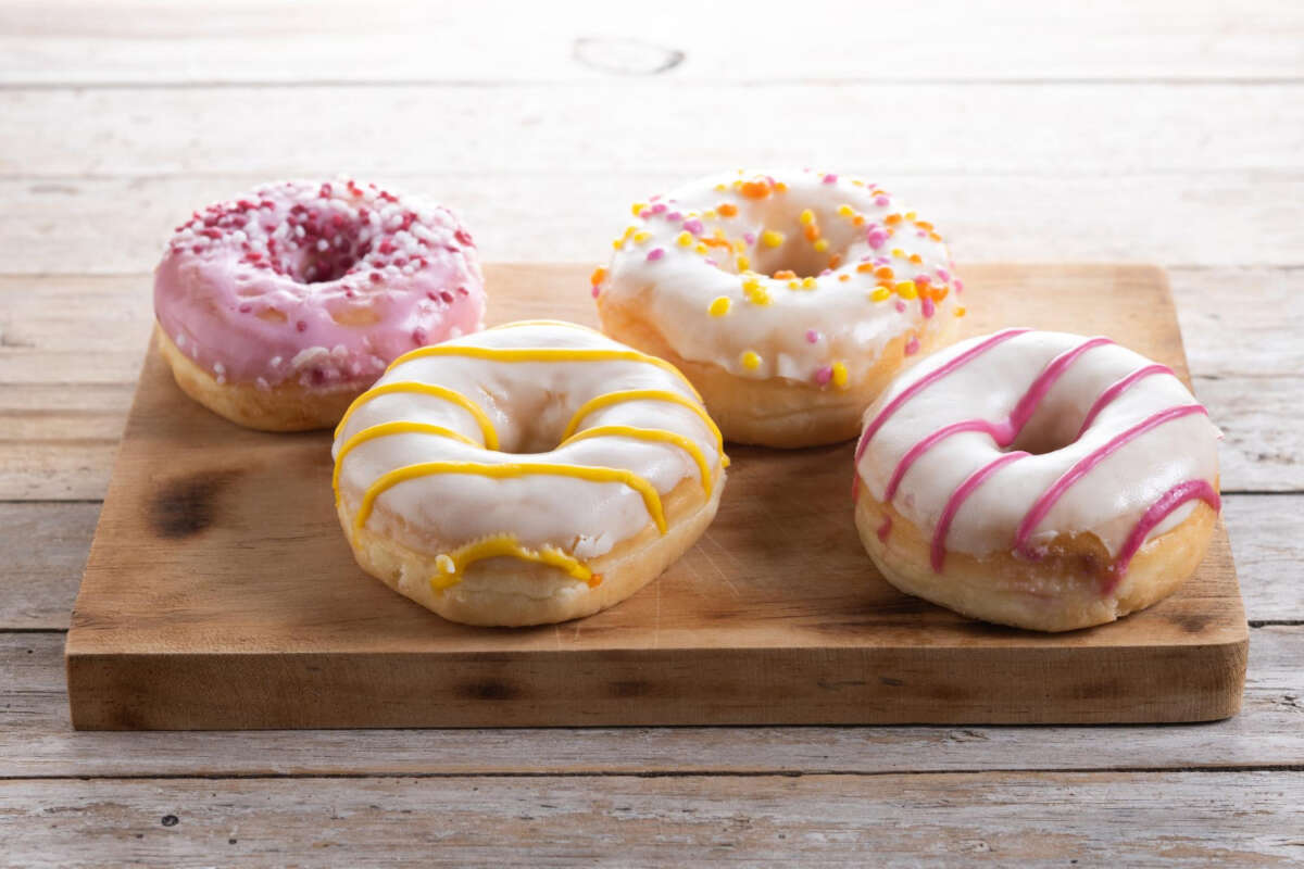 Donuts glaseados. Foto: Freepik. Krispy Kreme.