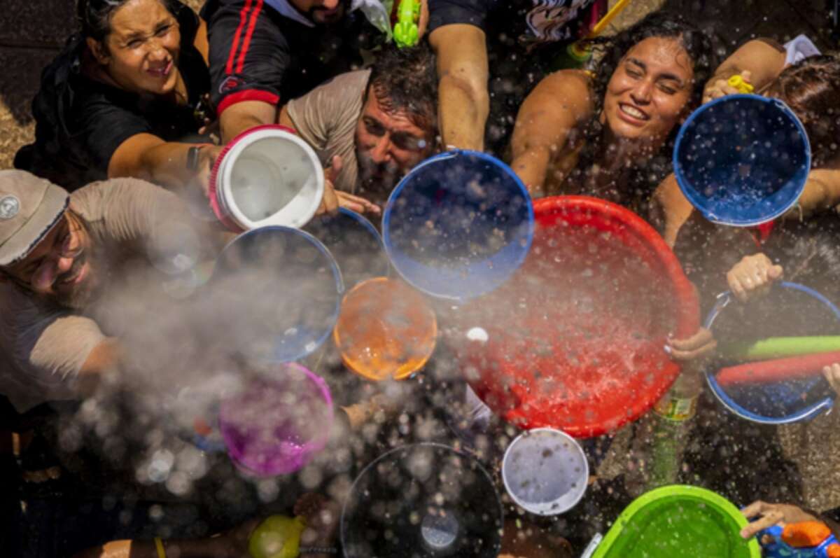 Fotografía de Manuel Fernández Vidal, titulada “Agua festiva”, es la segunda clasificada en PhotoAquae 2026. Foto: Photo Aquae.
